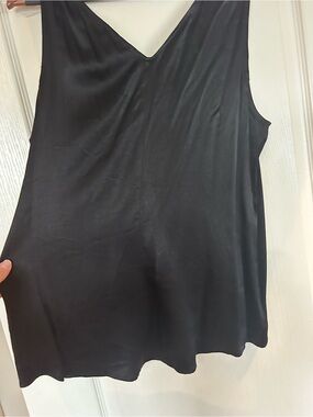 Women’s Nordstrom Black Satin V-Neck Sleeveless Top